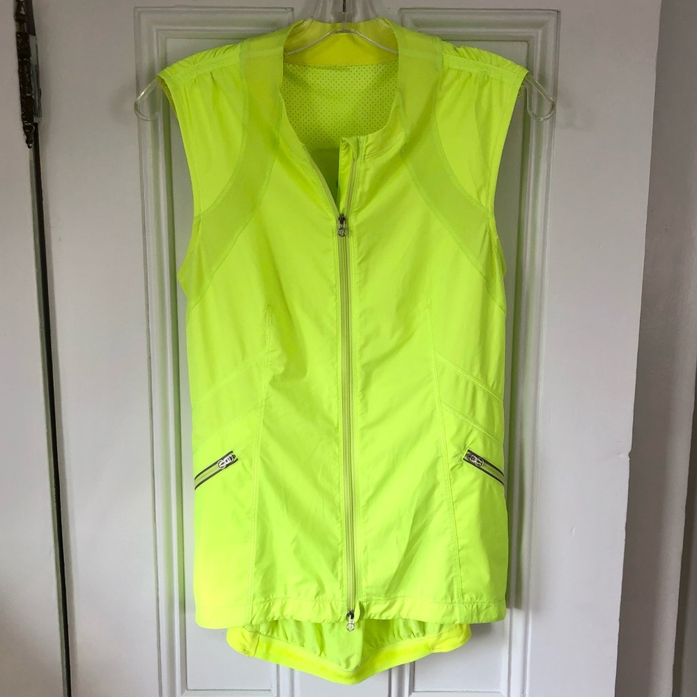 Lululemon biking vest, size 6. RARE!